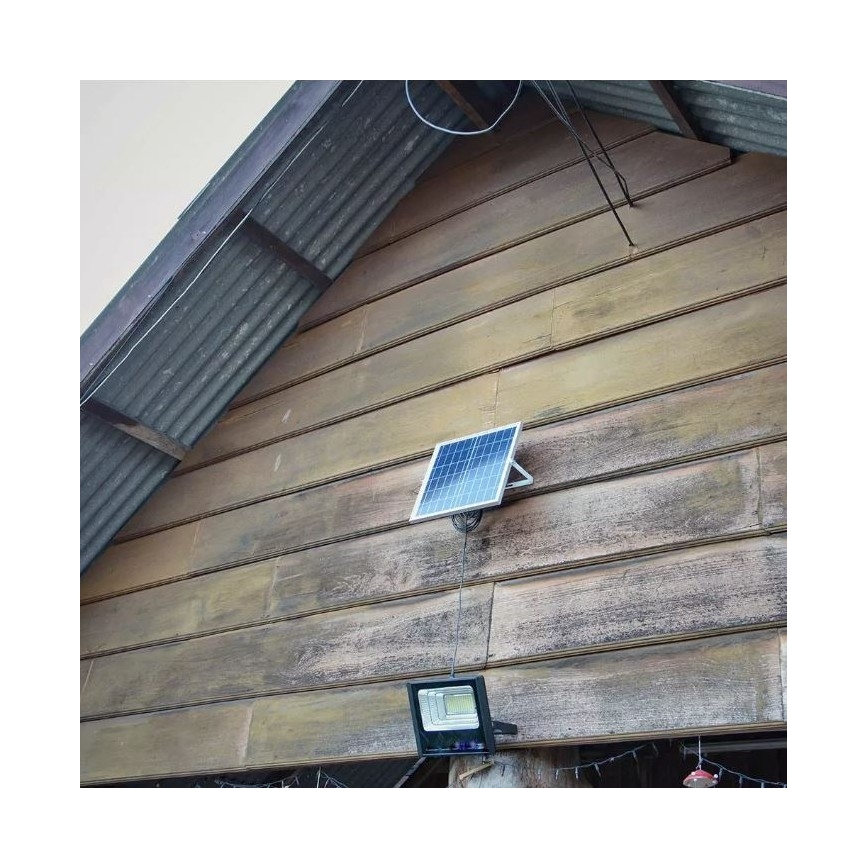 LED Stmívatelný solární reflektor LED/12W/3,2V 6000K IP65 5000 mAh + dálkové ovládání