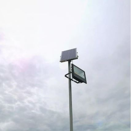 LED Stmívatelný solární reflektor LED/16W/3,2V 4000K IP65 10000 mAh + dálkové ovládání