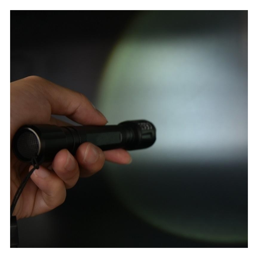 LED svítilna LED/5W/2xAA