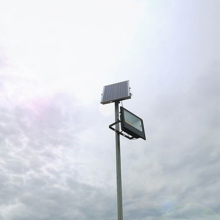LED Venkovní solární reflektor LED/40W/10V IP65 6000K 20000 mAh + dálkové ovládání