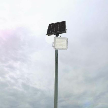 LED Venkovní stmívatelný solární reflektor LED/6W/3,2V IP65 4000K 5000 mAh bílá + dálkové ovládání