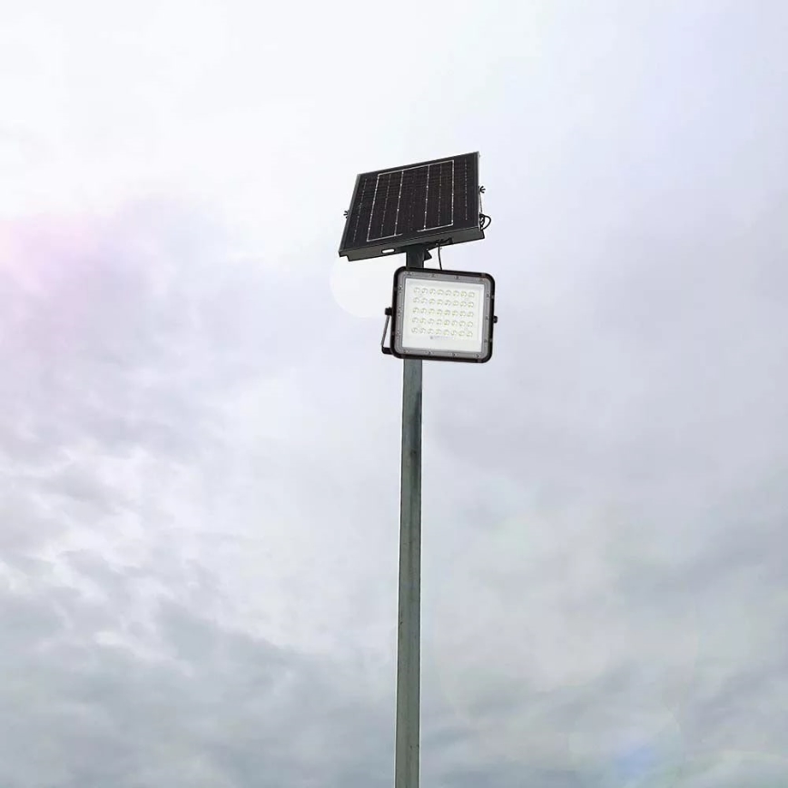 LED Venkovní stmívatelný solární reflektor LED/6W/3,2V IP65 6400K 5000 mAh černá + dálkové ovládání