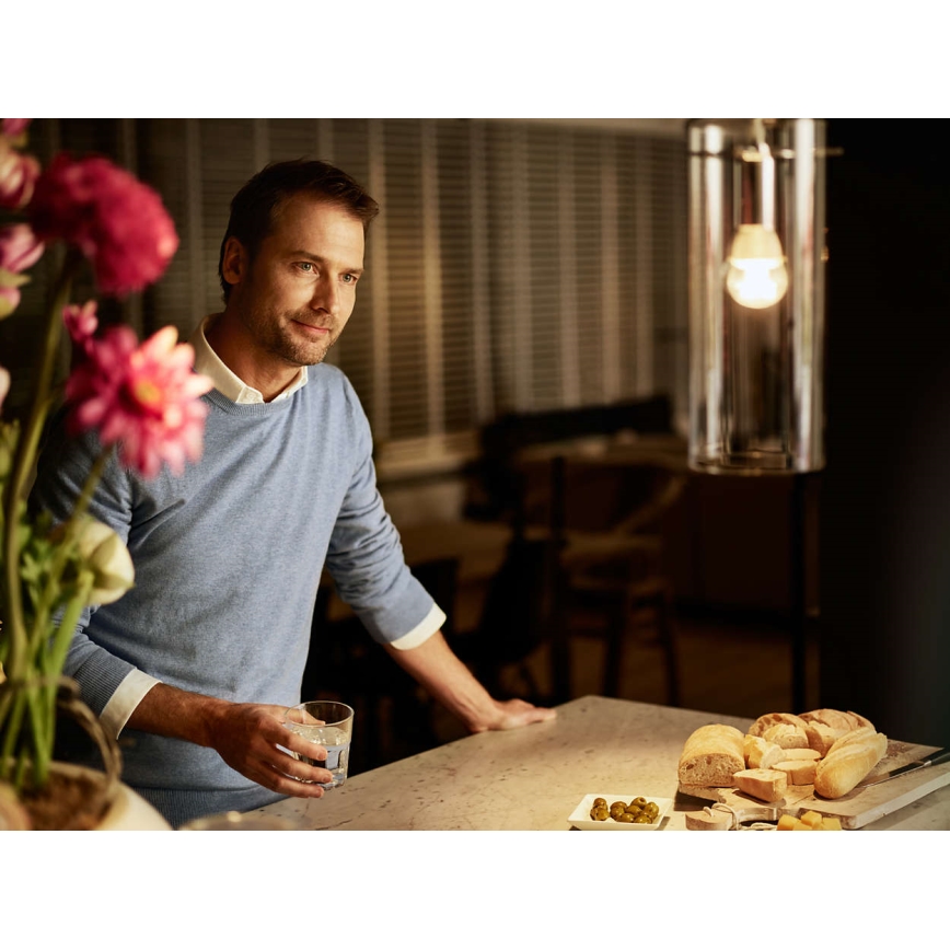 LED žárovka Philips E14/4W/230V 2700K - LUSTER čirá