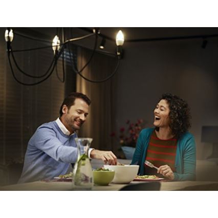 LED svíčka Philips E14/5,5W/230V - CANDLE