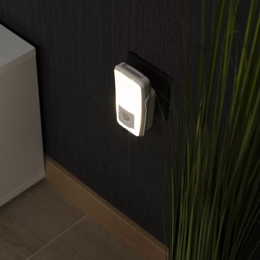Ledvance - LED Orientační svítidlo do zásuvky se senzorem LUNETTA LED/2W/230V