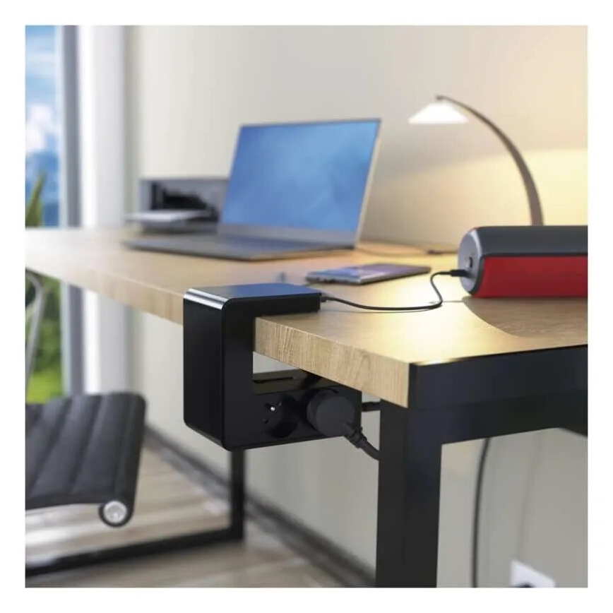 Legrand 050412 - Prodlužovací kabel s vypínačem na desku stolu 4Z Typ E + 2x USB-A 1,5m černá
