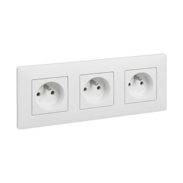 Legrand - Trojitá zásuvka domovní 250V/16A s rámečkem NILOE STEP bílá