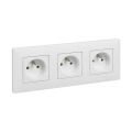 Legrand - Trojitá zásuvka domovní 250V/16A s rámečkem NILOE STEP bílá