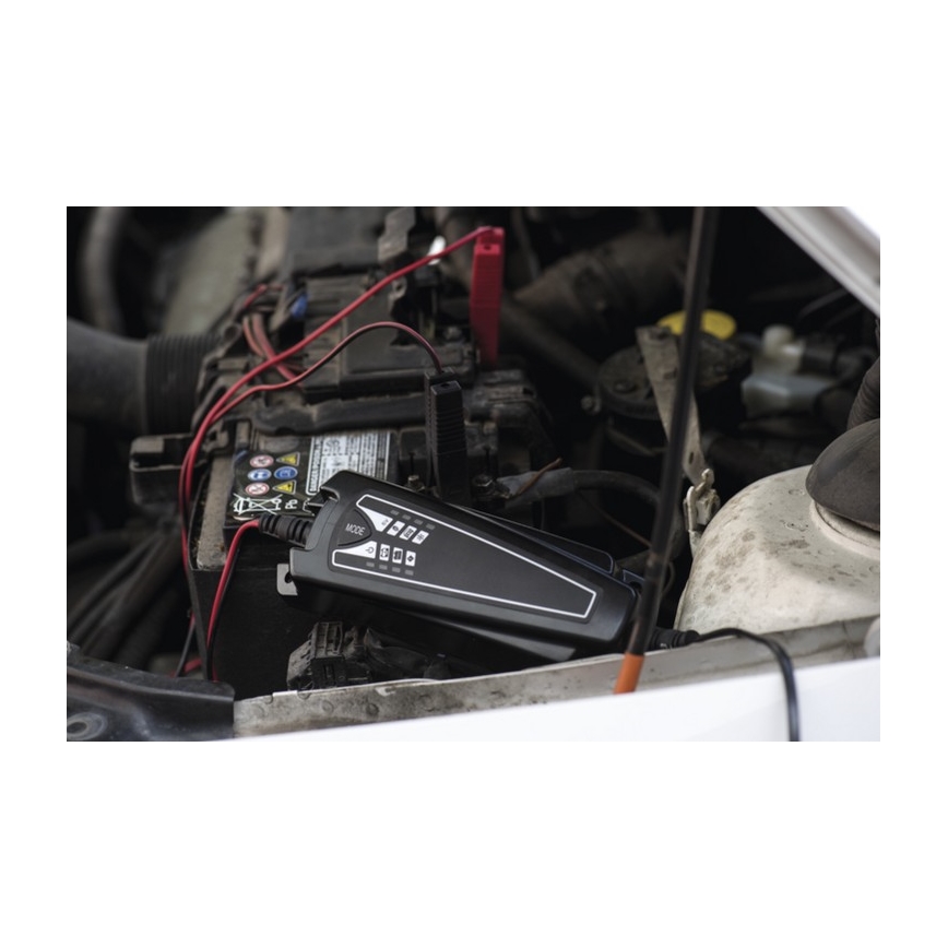 Nabíječka autobaterií 6/12V 4A