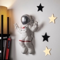 Nástěnná dekorace 47x35 cm astronaut stříbrná