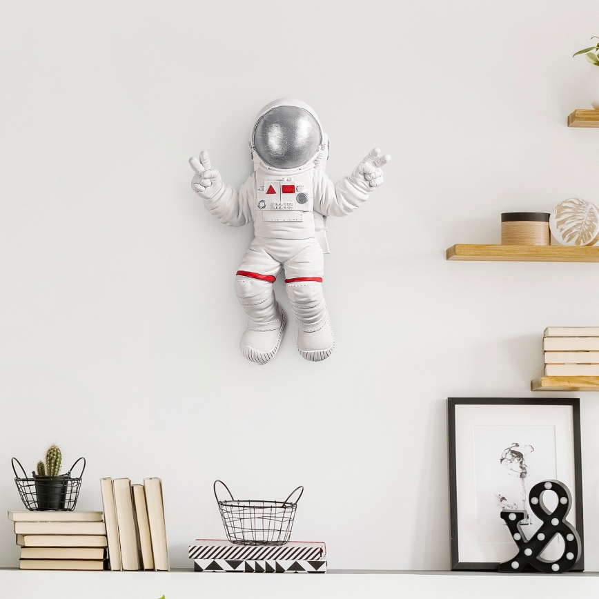 Nástěnná dekorace 47x35 cm astronaut stříbrná