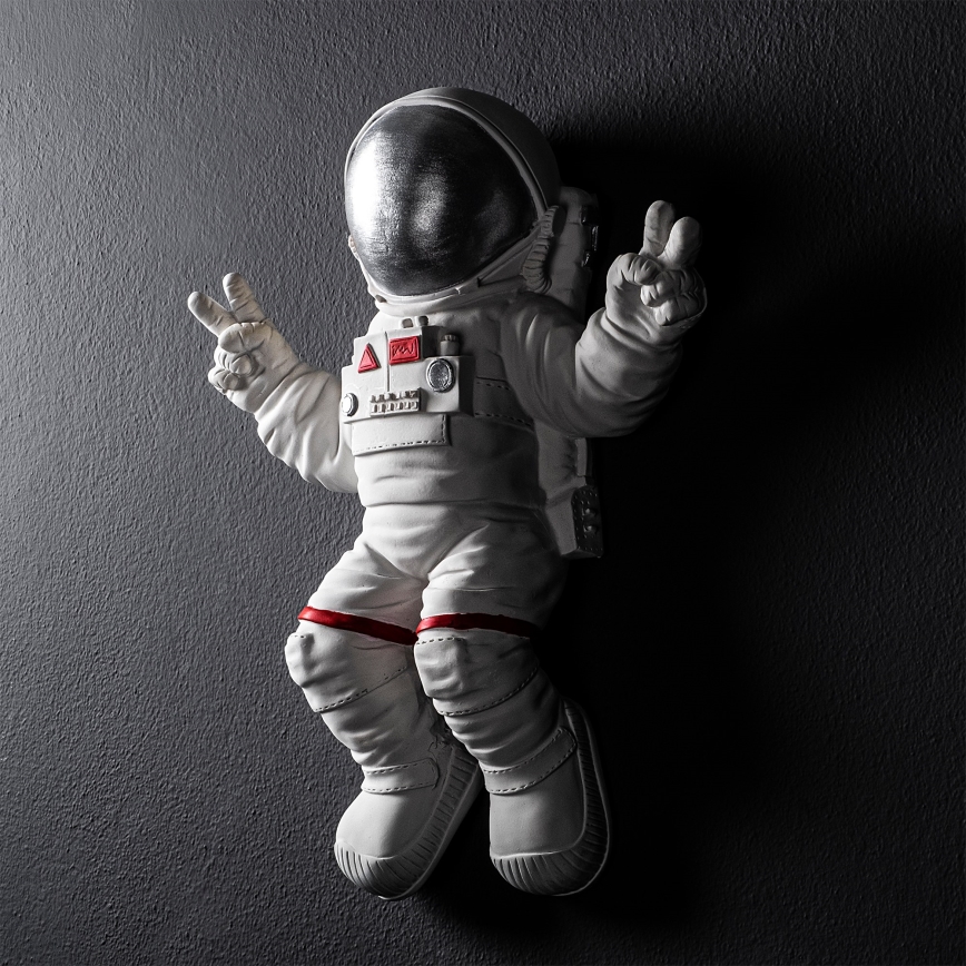 Nástěnná dekorace 47x35 cm astronaut stříbrná