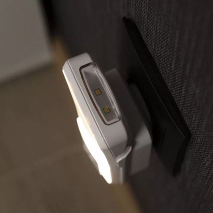 Osram - LED Orientační svítidlo do zásuvky se senzorem LUNETTA LED/2W/230V