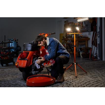 LED Reflektor na stojanu TRIPOD 2xLED/20W/230V IP65 - Osram