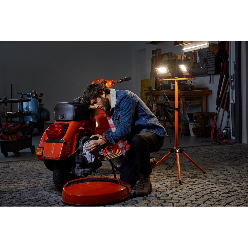 LED Reflektor na stojanu TRIPOD 2xLED/20W/230V IP65 - Osram