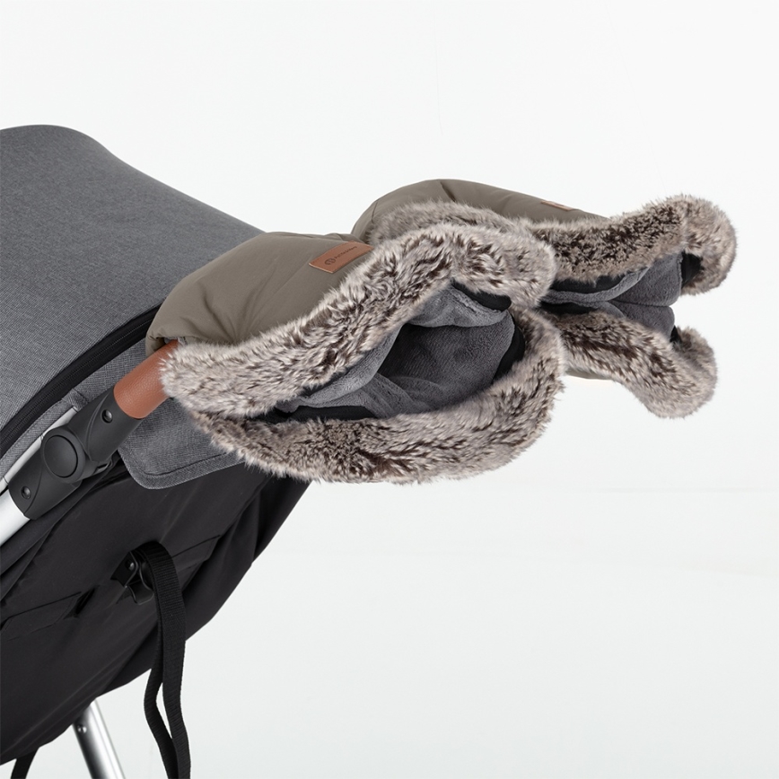PETITE&MARS - SADA Dětský fusak 4v1 COMFY + rukávníky na kočárek FURRY Mocha Mousse