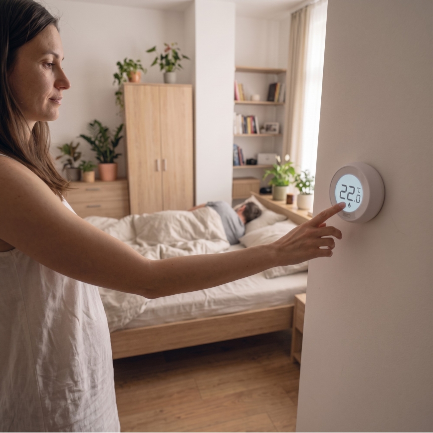 Pokojový manuální termostat 230V/6A 2xAA bílá