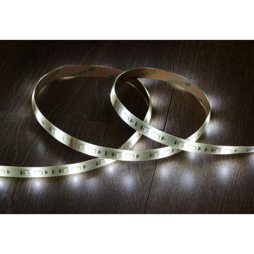 LED RGBW Chytrý stmívatelný pásek 5m LED/230V 2700-6500K Wi-Fi Tuya + dálkové ovládání