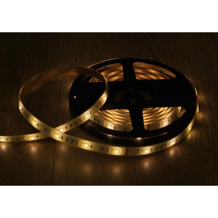 LED RGBW Chytrý stmívatelný pásek 5m LED/230V 2700-6500K Wi-Fi Tuya + dálkové ovládání