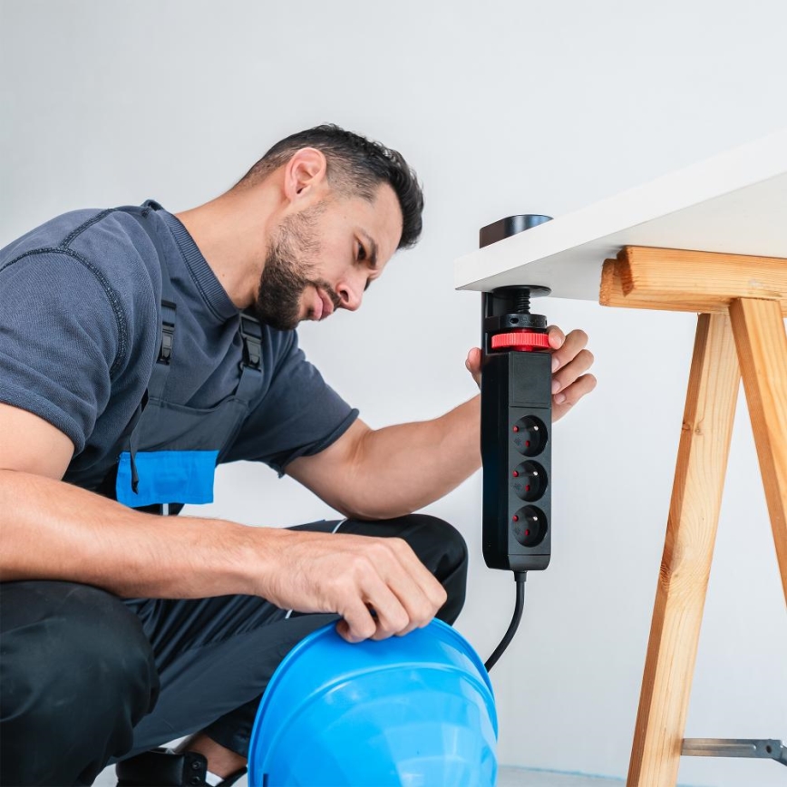 Prodlužovací kabel s uchycením na stůl 3Z Typ E + 2xUSB-A + 1xUSB-C 1,5m černá