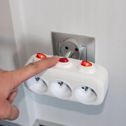 Rozbočovací zásuvka s vypínači 3Z