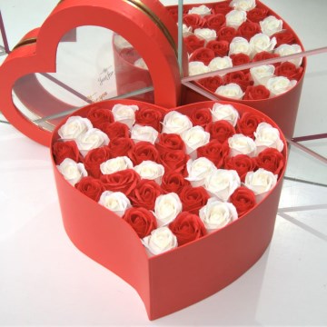 Růže z pěnového mýdla RED HEART MIX - velikost L (43 kusů)