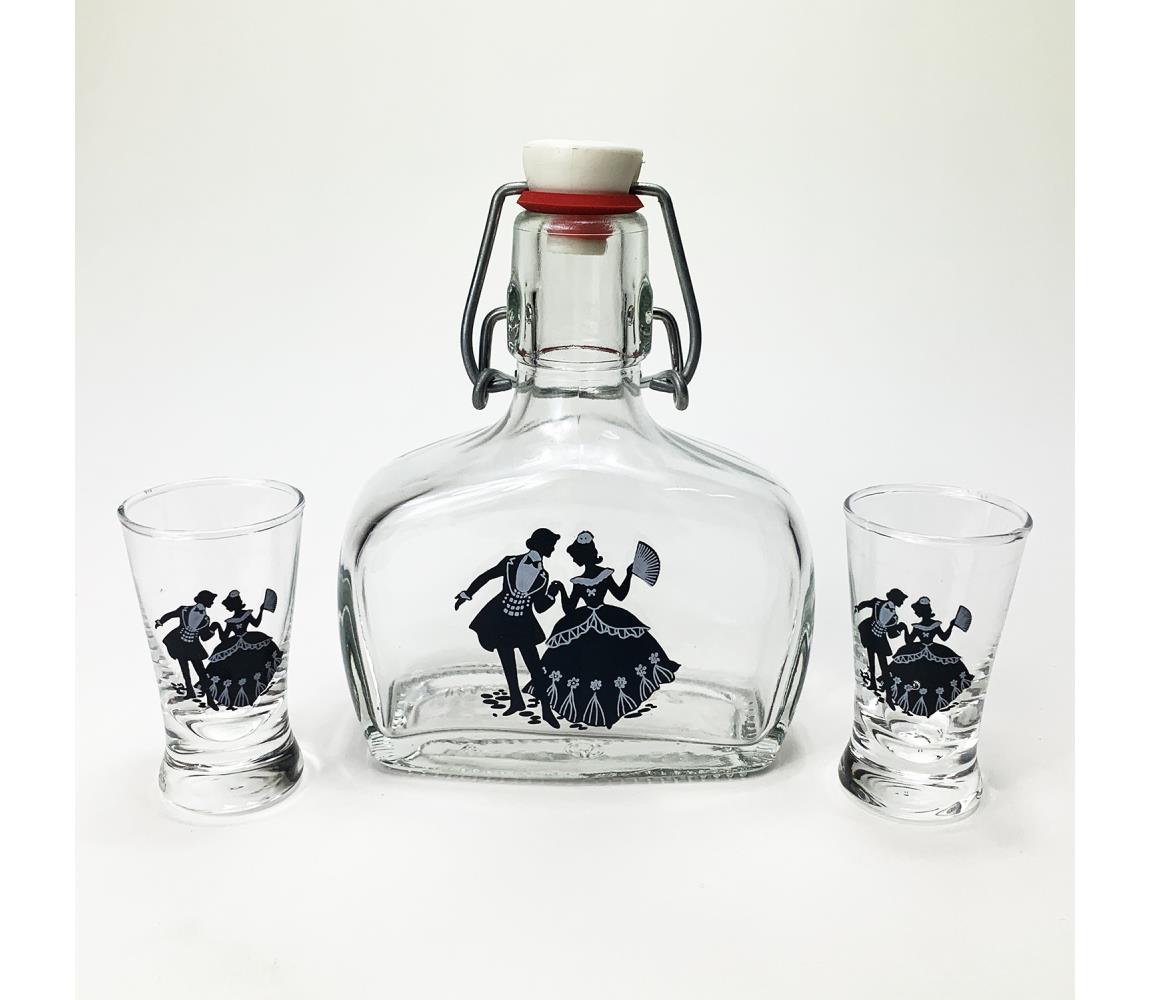 Výrobce po 1 ks Sada 1x skleněná láhev a 2x sklenice na panáky čirá s motivem páru KK03801A