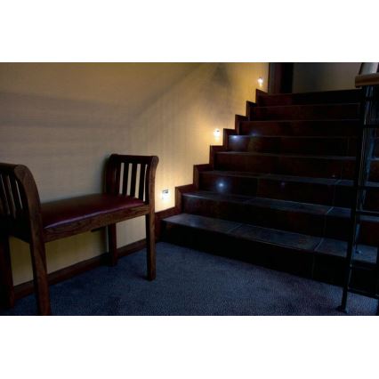 LED TANGO 0,8W/10V hliník/bílé světlo nástěnné svítidlo