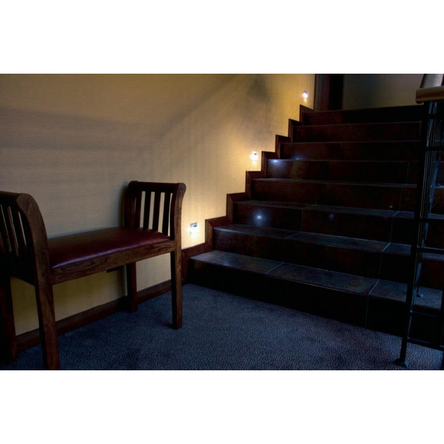 LED TANGO 0,8W/10V hliník/bílé světlo nástěnné svítidlo