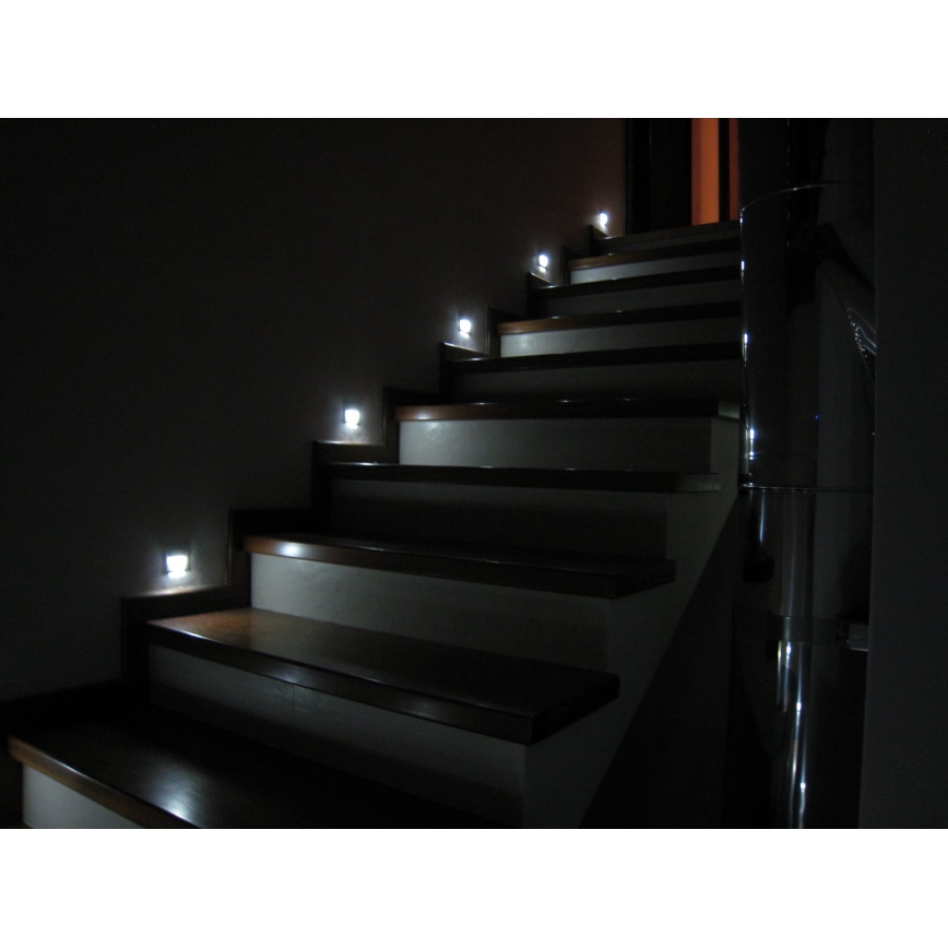 LED TANGO 0,8W/10V hliník/bílá nástěnné svítidlo