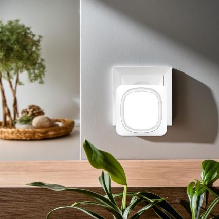 Bezdrátový zvonek s LED osvětlením do zásuvky 230V IP56 bílá