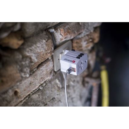 Mezinárodní cestovní adaptér 230V + 2x USB port