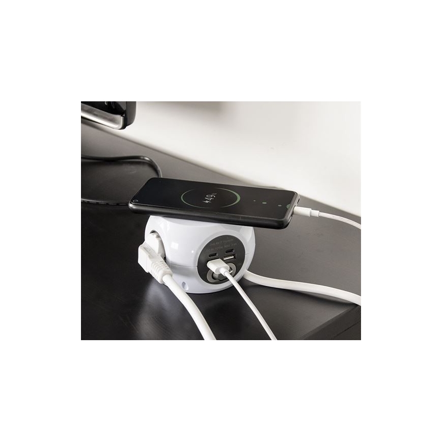 Prodlužovací kabel s vypínačem 3x230V/4xUSB 5V 1,5m