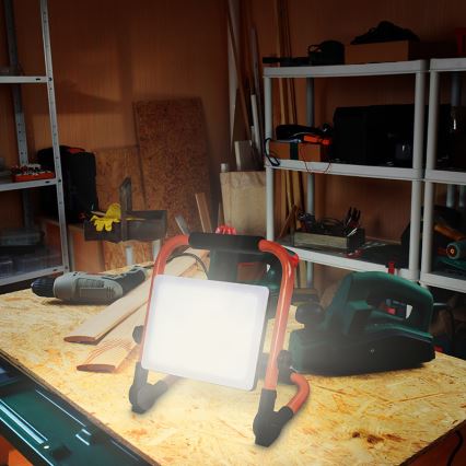 LED Reflektor se stojanem LED/100W/230V 4000K IP65