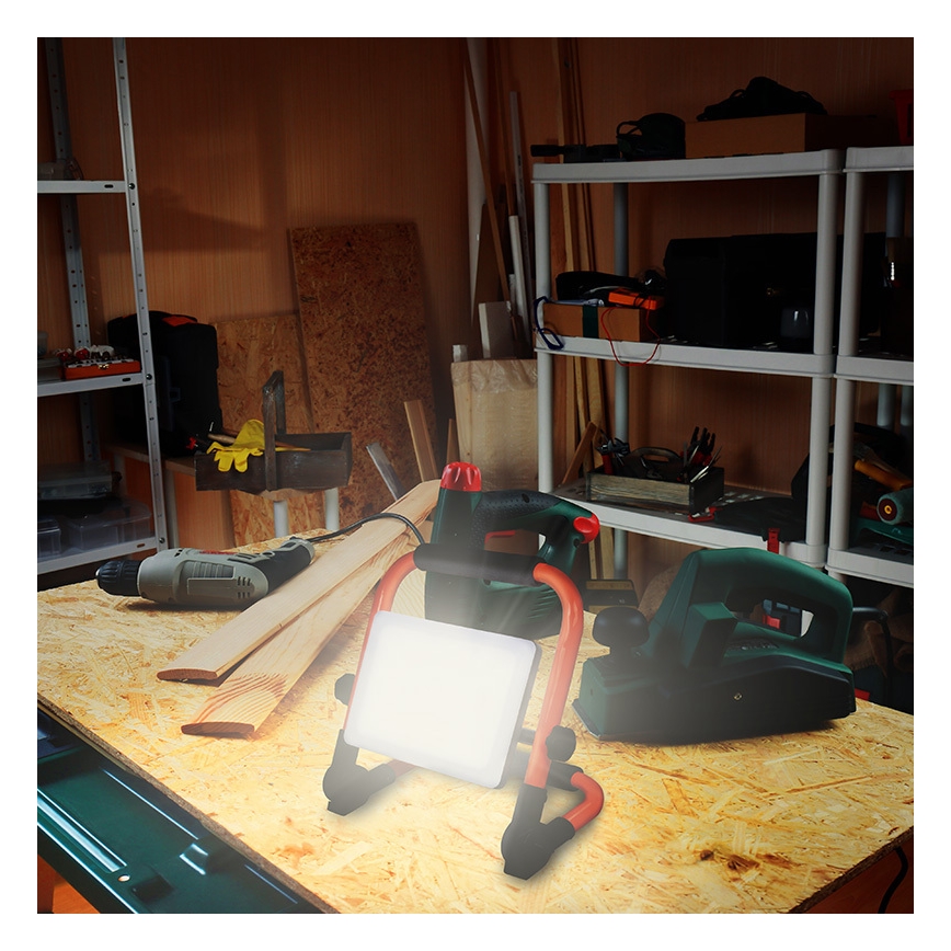 LED Reflektor se stojanem LED/30W/230V 4000K IP65