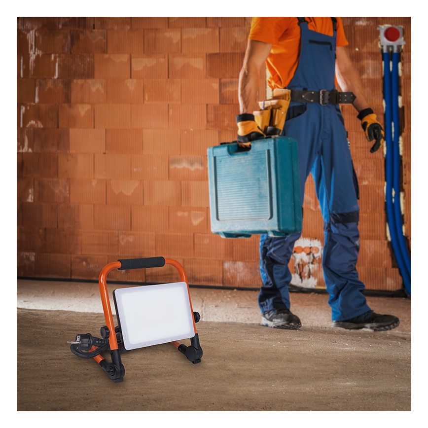 LED Reflektor se stojanem LED/50W/230V 4000K IP65