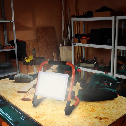 LED Reflektor se stojanem LED/50W/230V 4000K IP65