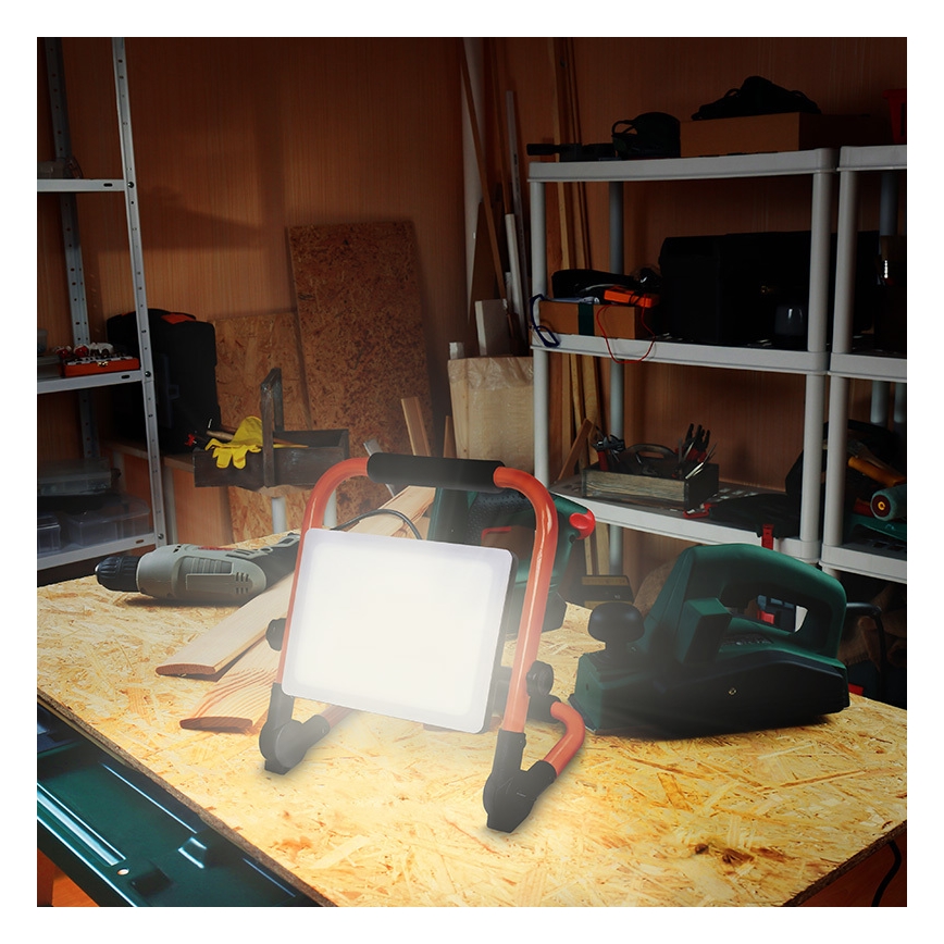 LED Reflektor se stojanem LED/50W/230V 4000K IP65