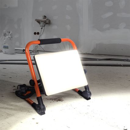 LED Reflektor se stojanem LED/50W/230V 4000K IP65