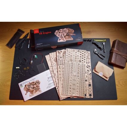 Ugears - 3D dřevěné mechanické puzzle Motor V8