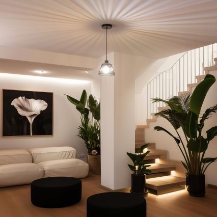 Univerzální stínidlo CURITIBA pr. 21 cm černá