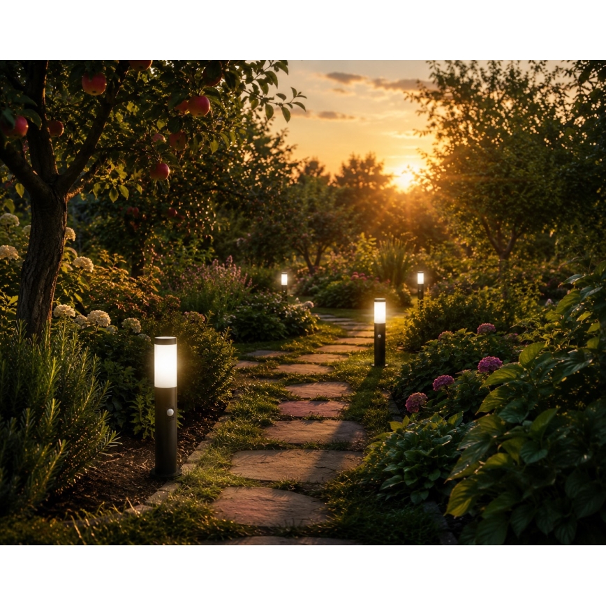 Venkovní lampa se senzorem LOPPA 1xE27/60W/230V 45 cm IP44 černá