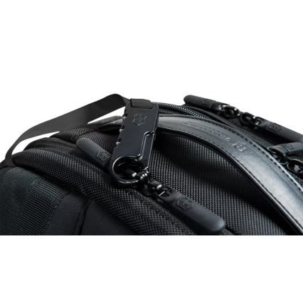 Victorinox - Batoh na notebook 15,6" Essentials 22 l černá