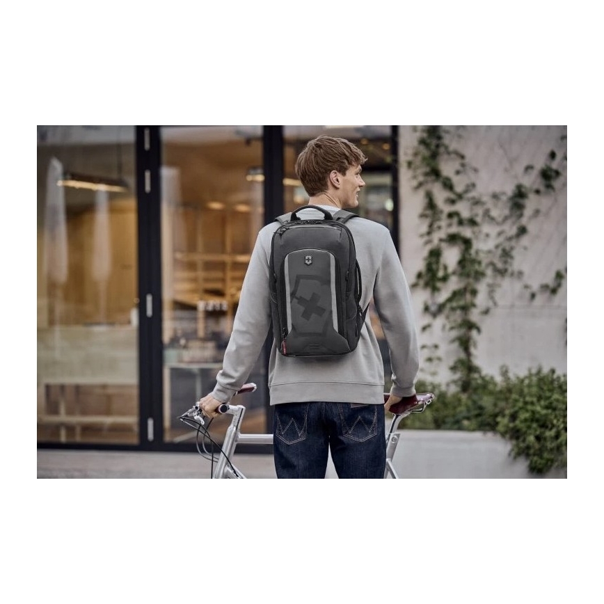 Victorinox - Rozšiřitelný batoh Touring 2.0 Traveler 33 l černá