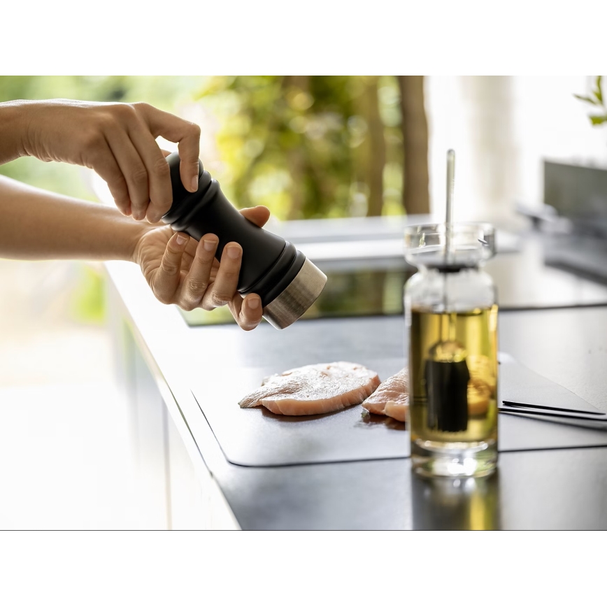 WENKO 55082100-Mlýnek na sůl BLACK OUTDOOR KITCHEN 5x17,5 cm stříbrná/černá/bílá