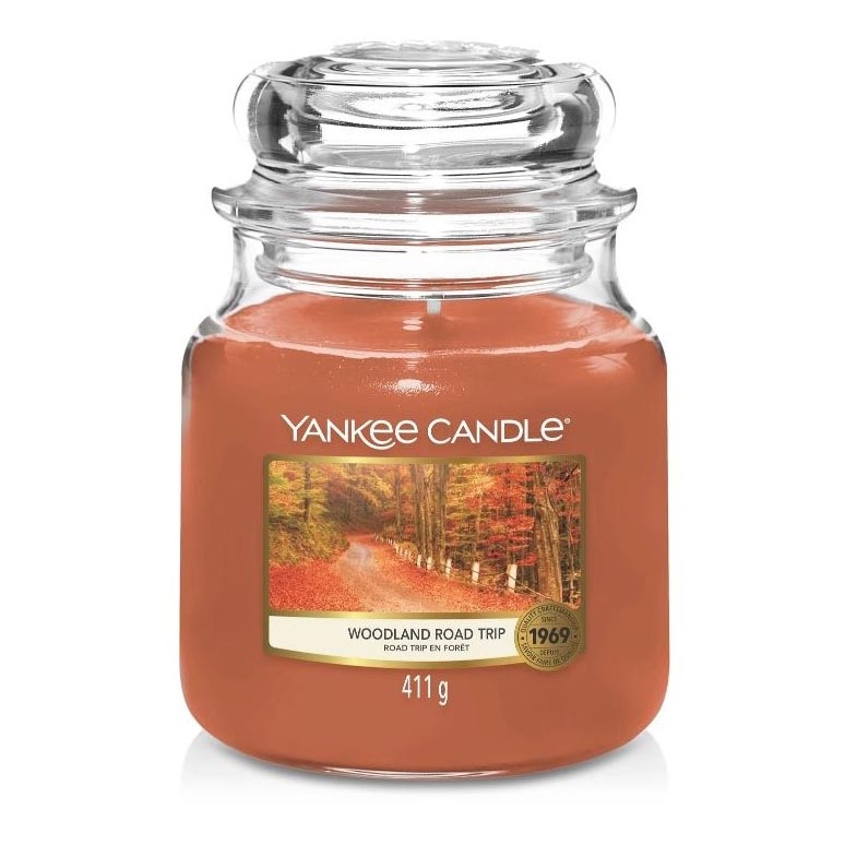 Yankee Candle - Vonná svíčka WOODLAND ROAD TRIP střední 411g 65-75 hod.